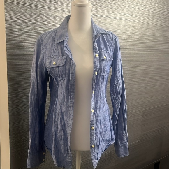 Women’s Banana Republic blue button down - Picture 3 of 3